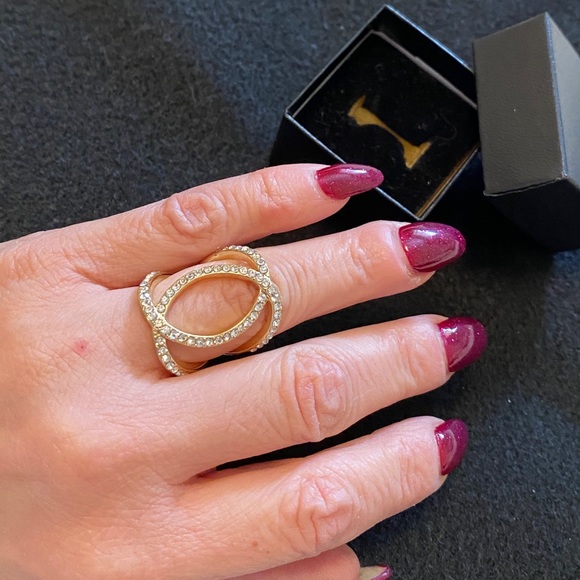 Gold tone and crystal costume ring size 6 - Picture 1 of 3